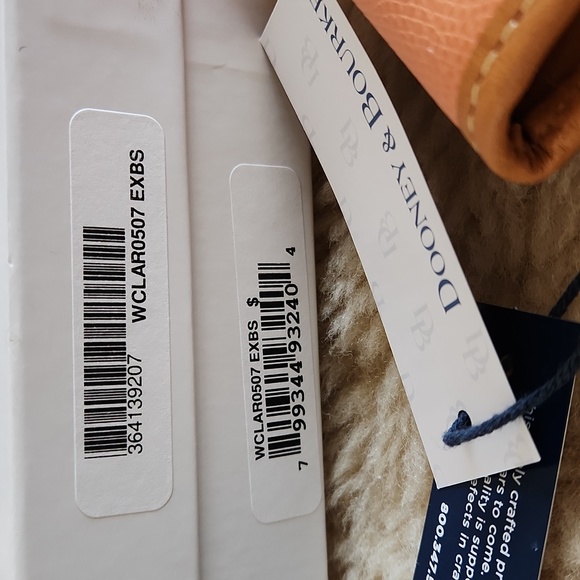 NWT IOB Dooney & Bourke Peach Leather Tri-Fold Flap Long Wallet 🧡🍑 - Picture 16 of 16